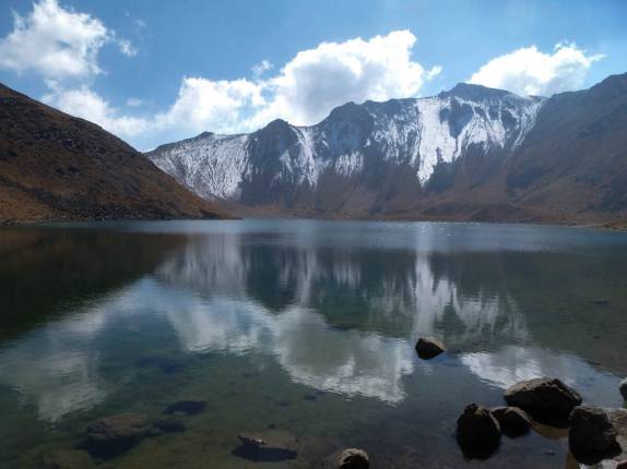 Um dos lagos dentro da cratera do Nevado de Toluca, na região central do México